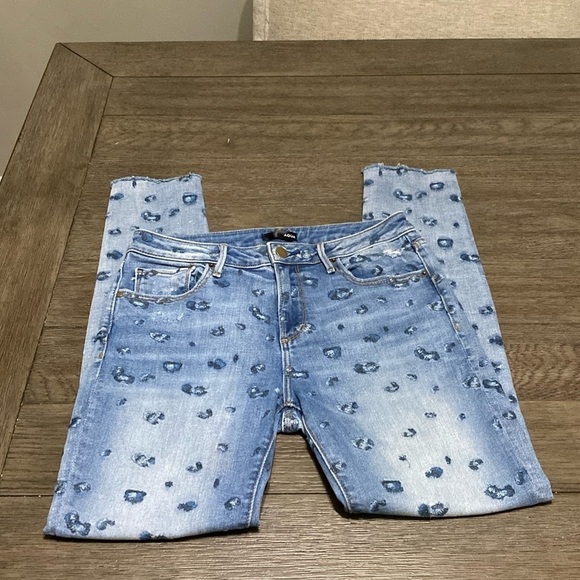AQUA | Blue Leopard embroidered Skinny Jeans With Raw Hem | 27 - Picture 3 of 14